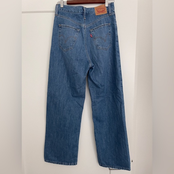 Levi’s High Wasted Straight Jeans - Picture 4 of 8